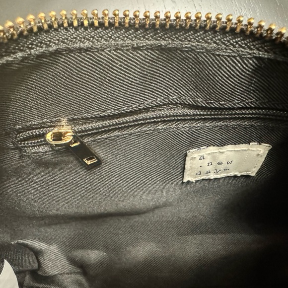 Small Purse - A New Day Brand - Palm Tree Leaf Design. 🍃👜🍃 - Picture 5 of 6